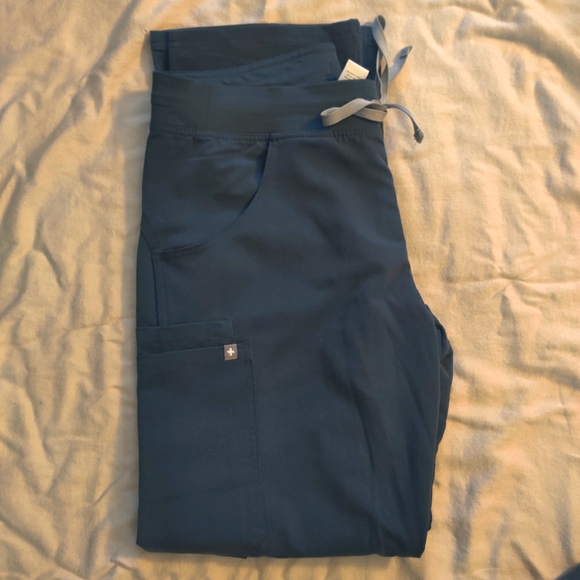 FIGS Scrubs Set Dark Harbor - Picture 2 of 3